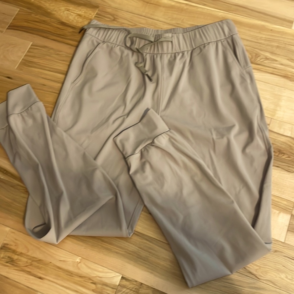 Athletic pants